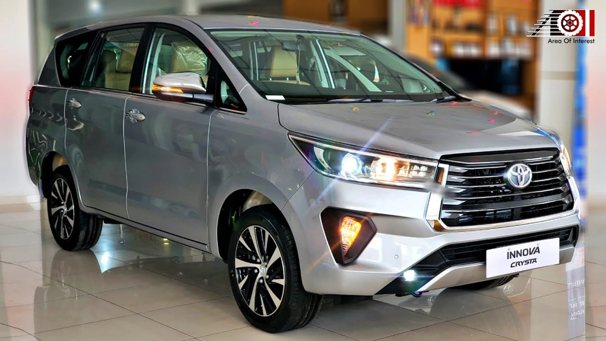 innova crysta on road price