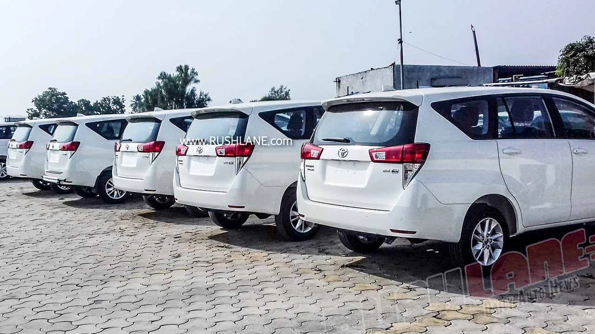 Innova Crysta Variants and Their Impact on On-Road Pricing