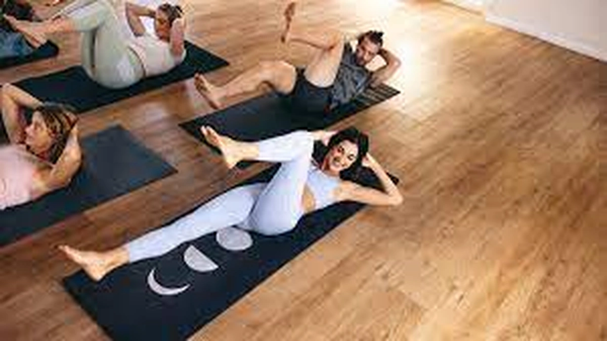 Reformer vs. Mat | Decoding the Pilates You See (And How to Start)